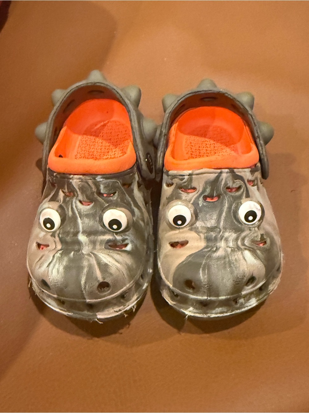 Capelli of New York Kids Grey Monster Clogs with Orange Insole